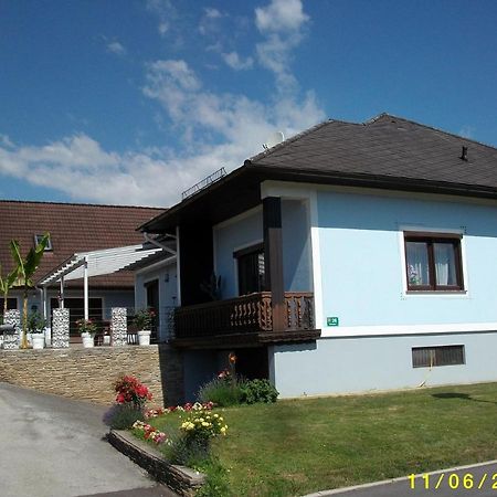 Ferienwohnung Moni Geiseldorf Екстер'єр фото