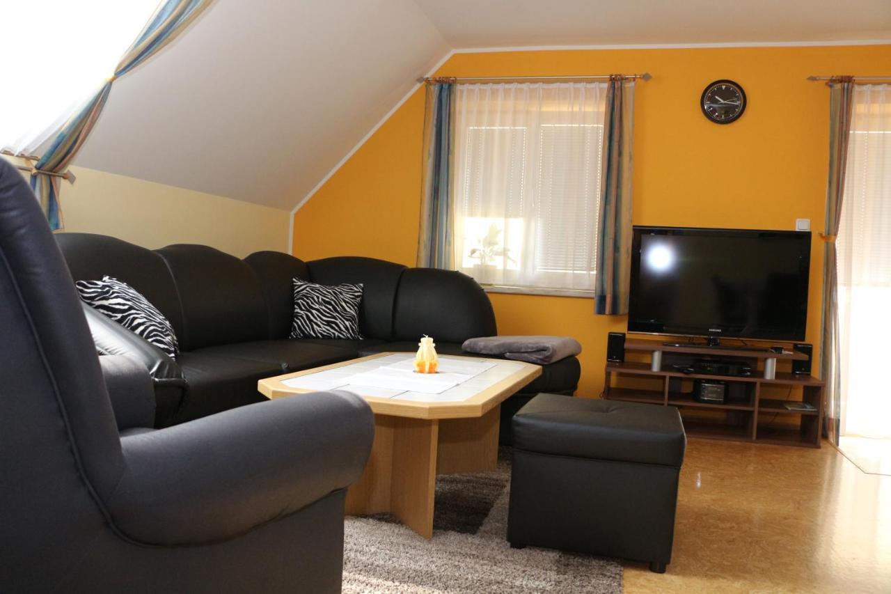 Ferienwohnung Moni Geiseldorf Екстер'єр фото